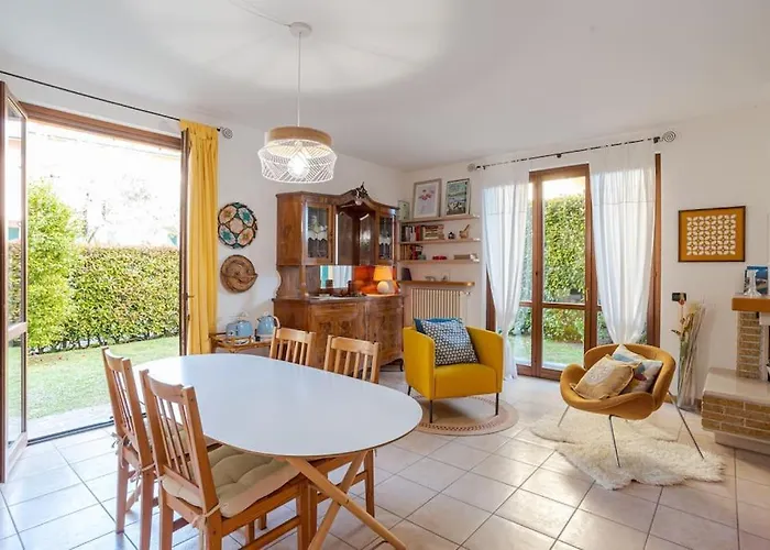 Lägenhet Cozy With Garden Bellagio