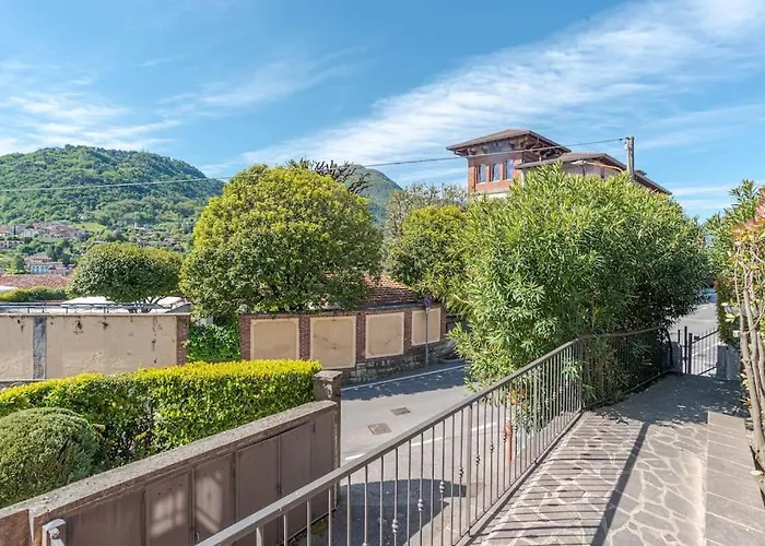 Lägenhet Cozy With Garden *