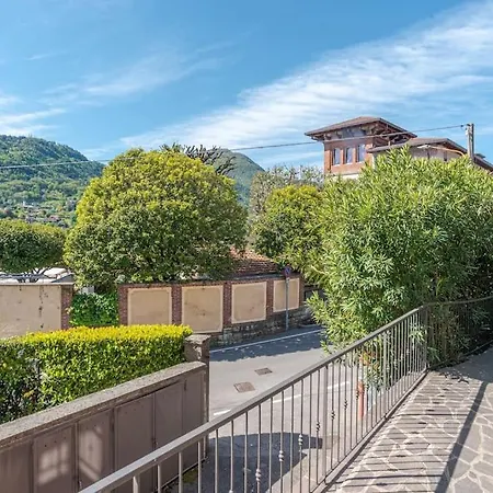 דירה Cozy With Garden *