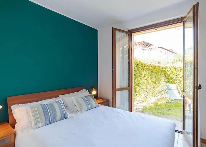 Апартаменты Cozy With Garden Белладжо